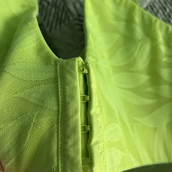 Cacique Light Green Leaf Pattern Bra - Picture 5 of 6